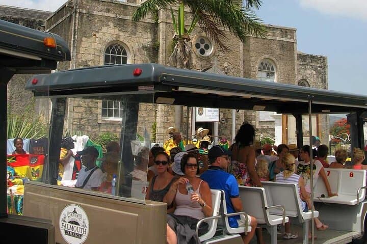 Negril Private Tour: Rick's Cafe Sunset, Horseback Ride & Swim from Montego Bay