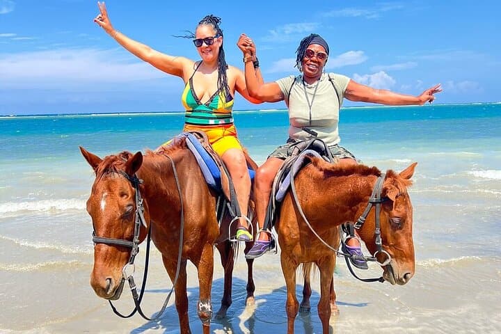 Negril Private Tour: Rick's Cafe Sunset, Horseback Ride & Swim from Montego Bay photo 3