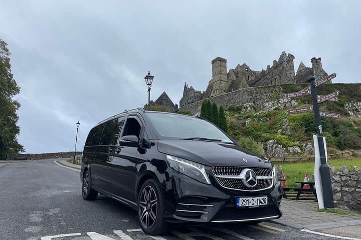 6-Day Private Driver Tour of Ireland from Dublin — Luxury MPV XL