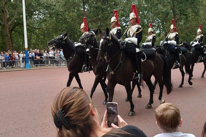 Royal London Walking Tour & Changing of the Guard (Very Small Group) photo 1