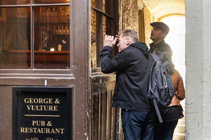 Hidden Alleys & Ancient Pubs: Small-Group Walking Tour of Historic London