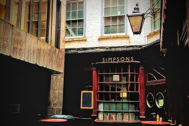 Hidden Alleys & Ancient Pubs: Small-Group Walking Tour of Historic London photo 3