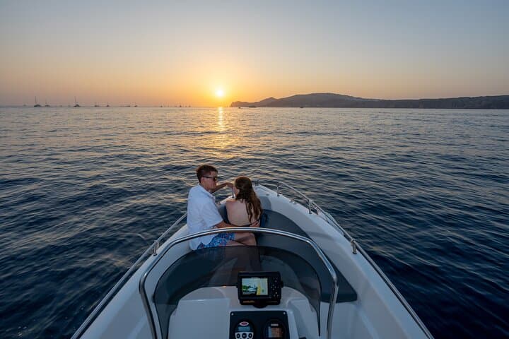 Santorini Power Boat Rental from Vlychada – No License Required