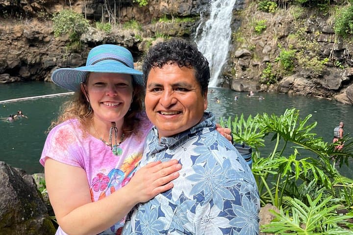 Private Oahu North Shore Tour: Waimea Waterfalls, Farms & Local Flavors