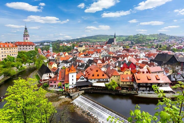 Day Trip to Český Krumlov from Prague: Castle Walks, Vltava Views, and Medieval Streets photo 3