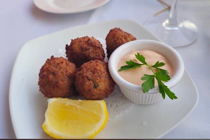Grand Cayman Food Tasting and City Highlights Tour — Taste Local Caymanian Flavors and Sights photo 3