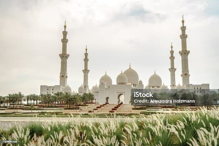 Inside Sheikh Zayed Grand Mosque: Private Abu Dhabi Tour of Domes, Chandeliers & Reflective Pools photo 4
