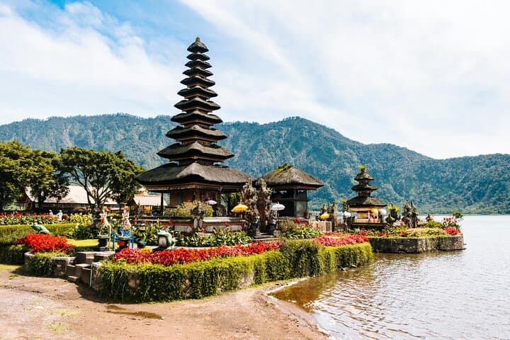 Celukan Bawang Shore Excursion: Ulun Danu, Twin Lakes & Banyumala Waterfall (5–6 hr) photo 2