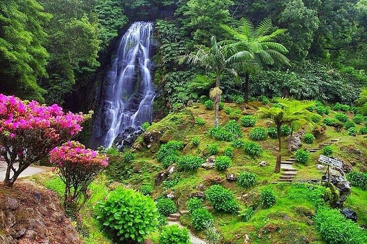 Waterfall Wonders Journey on São Miguel: Full-Day Waterfall Tour with Lunch