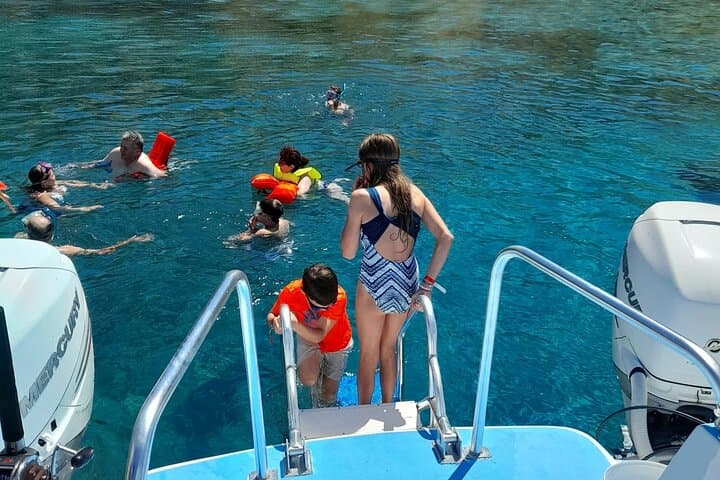 Coastal Boat Tour St Kitts and Nevis — Snorkel, Open Bar & Island Views photo 1
