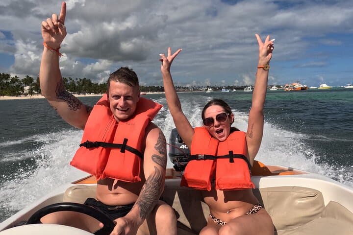 Punta Cana Speedboat Adventure: Snorkeling, Dolphin Views & Natural Pool photo 2