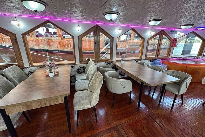 Dubai Traditional Dhow Cruise Regal — Creek Dinner Cruise & Live Shows photo 4