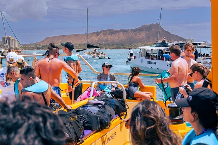 Waikiki Turtle Canyon Snorkel: 90-Minute Catamaran to Swim with Green Sea Turtles photo 2