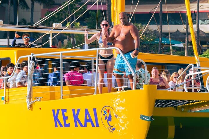Waikiki Turtle Canyon Snorkel: 90-Minute Catamaran to Swim with Green Sea Turtles