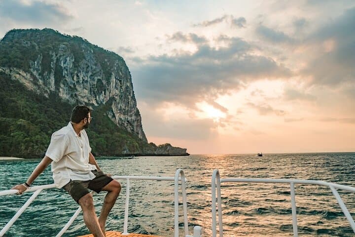 Krabi Phi Phi 4-Island Sunset Catamaran Tour