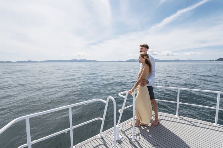 Phi Phi & Bamboo Island Catamaran: Full-Day Snorkel Trip from Phuket