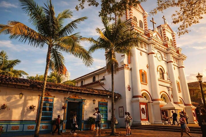Guatapé & El Peñol Private Tour from Medellín: 6–7 Hour Day Trip photo 4