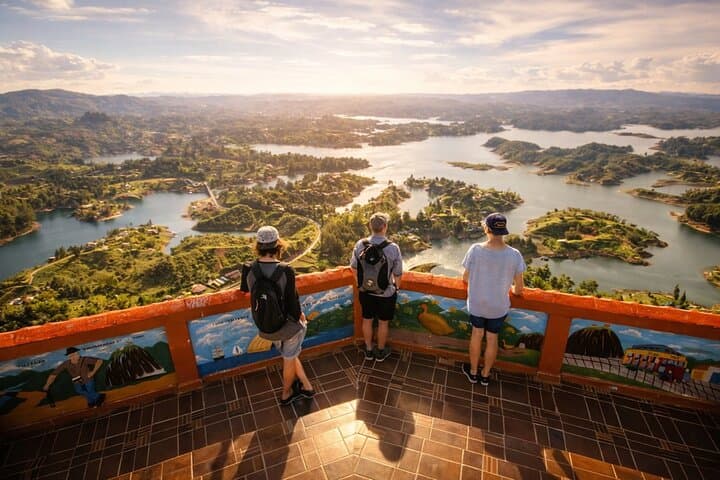 Guatapé & El Peñol Private Tour from Medellín: 6–7 Hour Day Trip