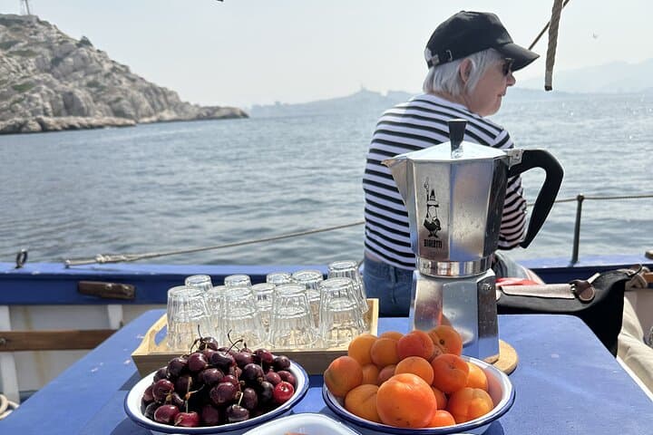 Sailing Chateau d'If and the Frioul Calanques — 3-Hour Marseille Coastal Cruise photo 5