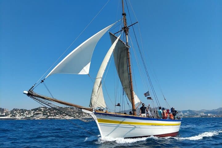Sunset Sail and Provençal Buffet: Marseille Calanques & Frioul Islands photo 4