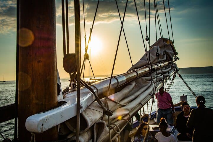 Sunset Sail and Provençal Buffet: Marseille Calanques & Frioul Islands