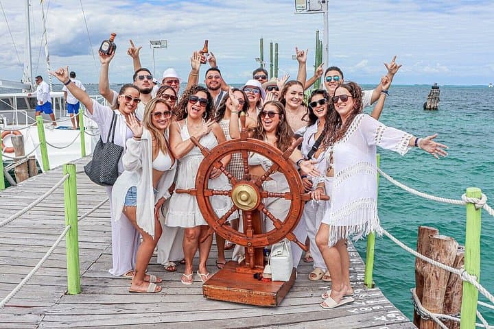 Isla Mujeres Catamaran: All-Inclusive Snorkel, Island Time & Beach Club photo 2