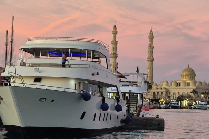 VIP Snorkeling & Eden Island Day Trip from Hurghada – Red Sea Boat Tour