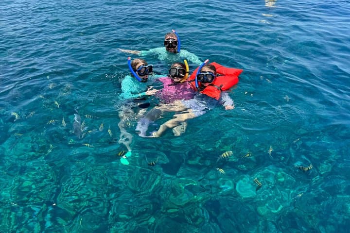 Private Roatán Reef Snorkel and West Bay Beach Day Trip