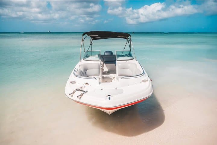 Private Aruba Boat Tour with Snorkeling and Drinks — Tailored Coastal Charters
