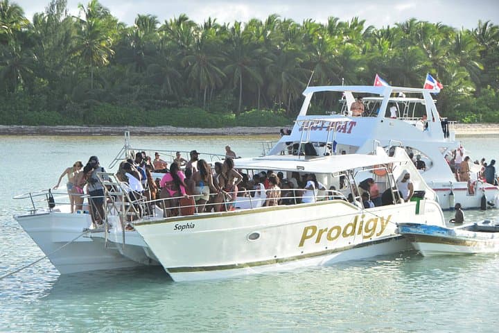 Hip Hop Party Boat Punta Cana: Adults-Only Snorkel & Beach Party photo 2