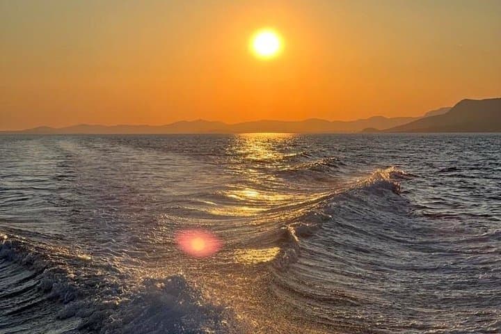 Golden Hour Speedboat Cruise to Brač Island — Snorkel & Sparkling Wine photo 1