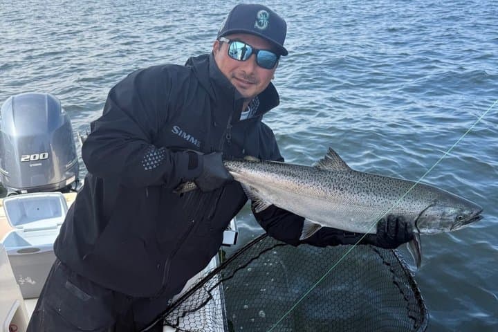 Seattle First-Light Salmon Charter: Morning Mooching in Puget Sound photo 3