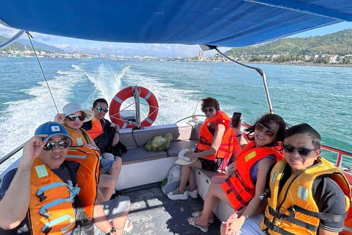 Nha Trang 3-Island Speedboat Tour: Snorkel Hon Mun, Visit a Fishing Village, Relax on Hon Tam