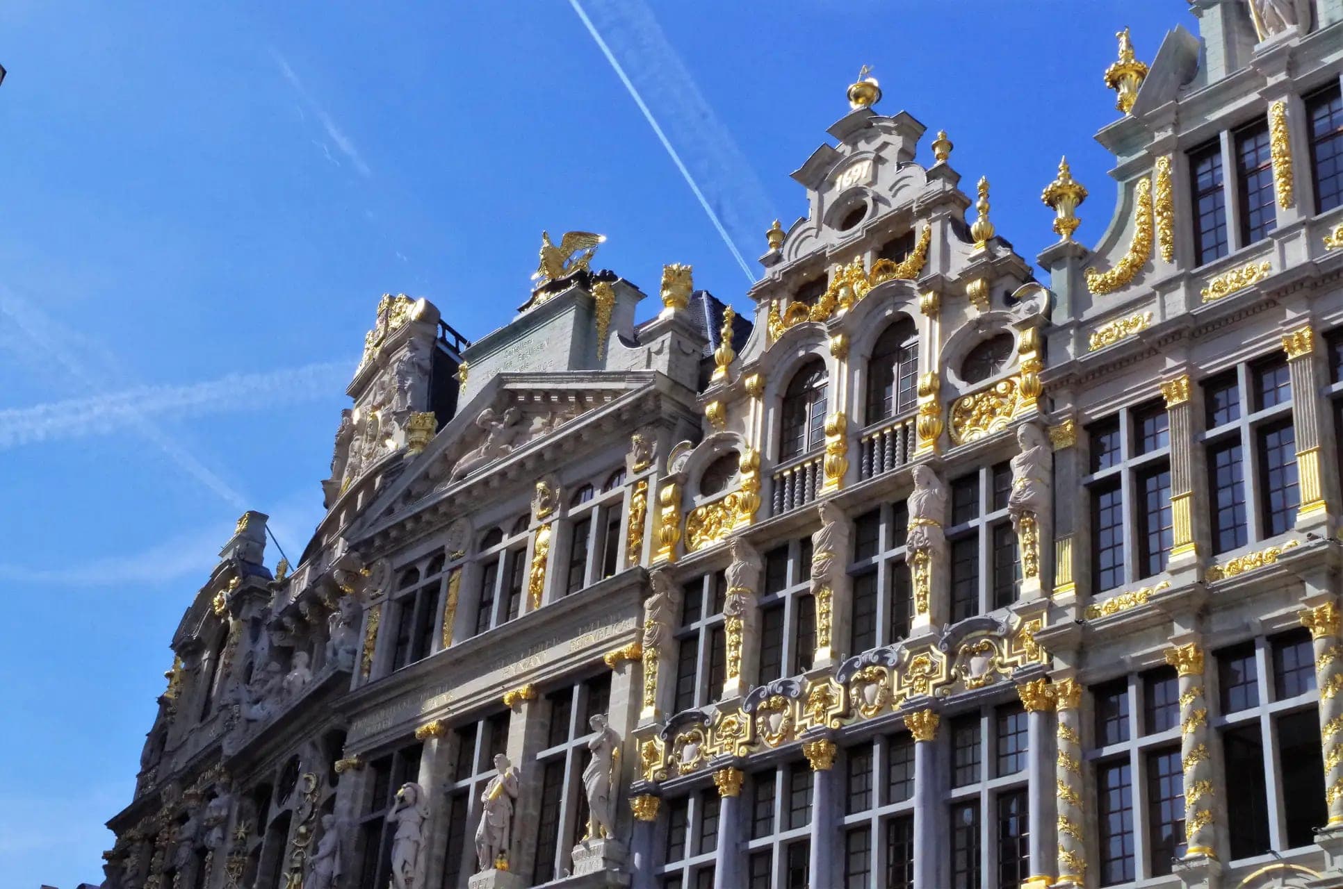 Brussels Private Tour — Grand-Place, Art Nouveau & Chocolate Tasting photo 2