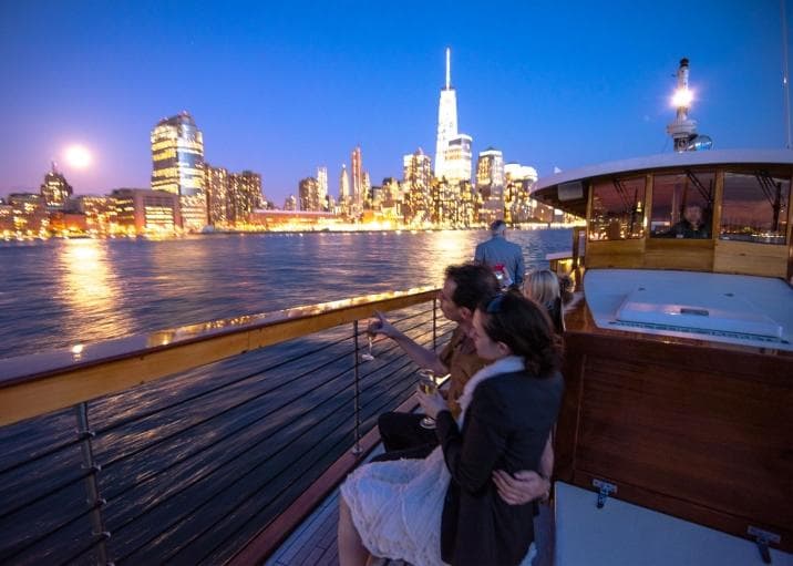 Statue and City Lights Cruise with Classic Harbor Line in NYC