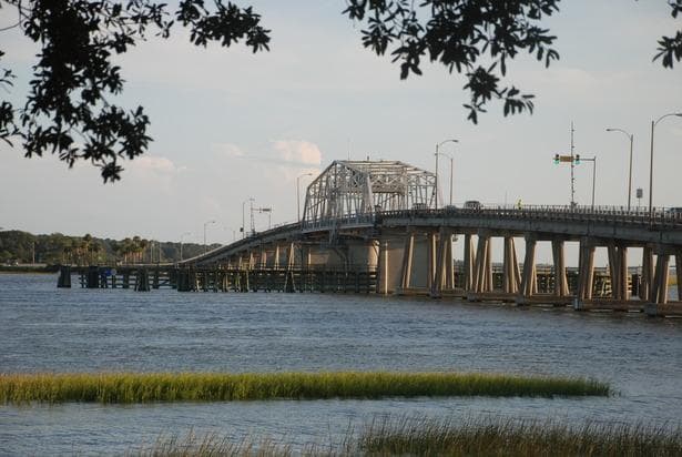 Discover Beaufort: A 2-Hour Walking Tour Through 300 Years of History and Hollywood Fame
