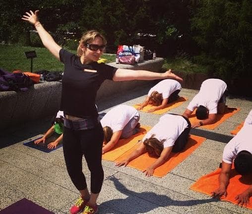 Chicago River Yoga Walk: Urban Serenity Meets Architectural Wonder
