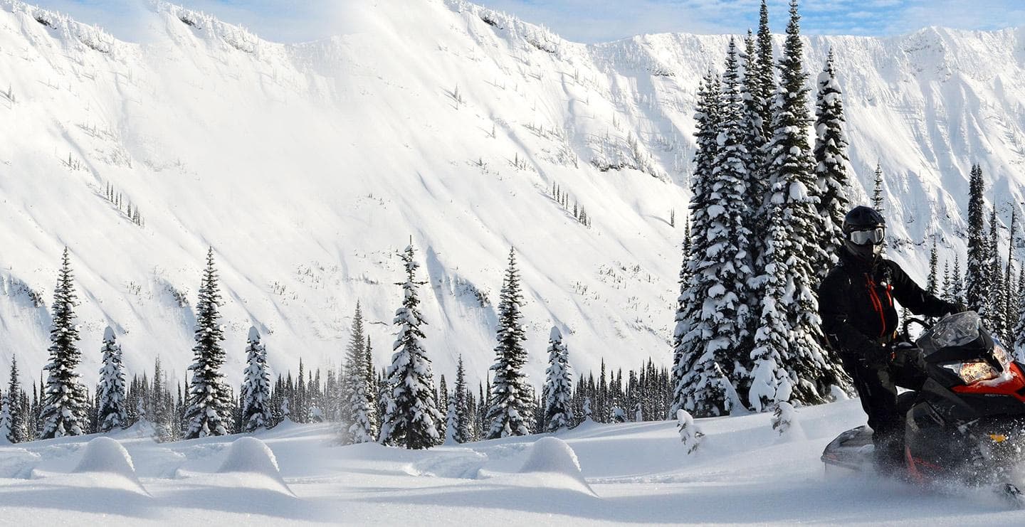 Experience Thrilling Winter Rides with 1 Day Snowmobile Rental in West Yellowstone