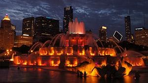 Buckingham Fountain illuminated at night, Chicago landmark tour