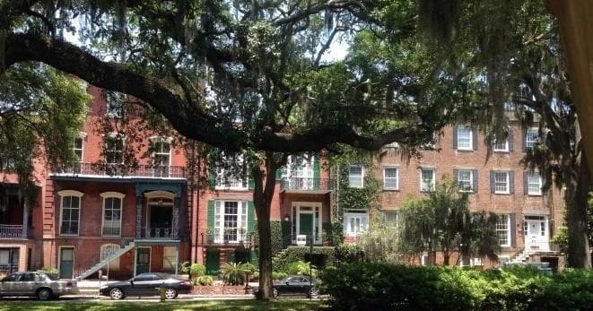 A Walk Through Midnight: Unearthing Savannah’s Haunting History on a Spellbinding Night Tour