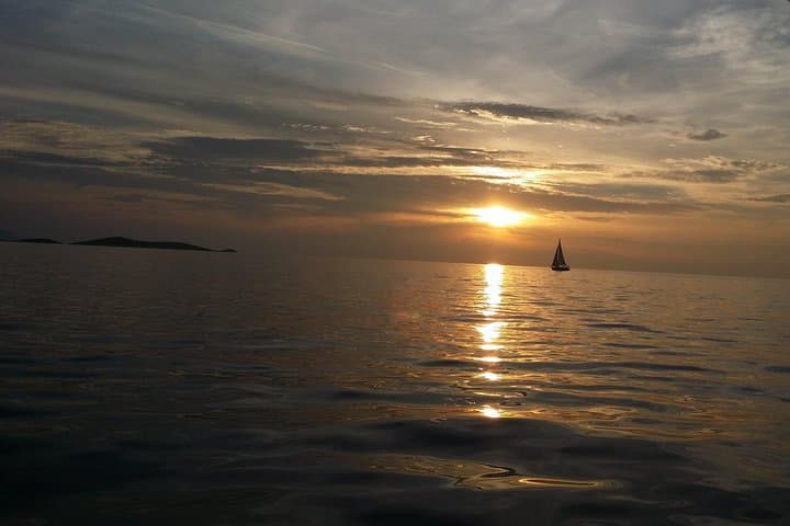 Sunset Sailing in Split: Evening Cruise Past Diocletian’s Palace