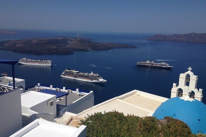 Explore Santorini in a Day: Private Full-Day Caldera & Akrotiri Guided Tour photo 3