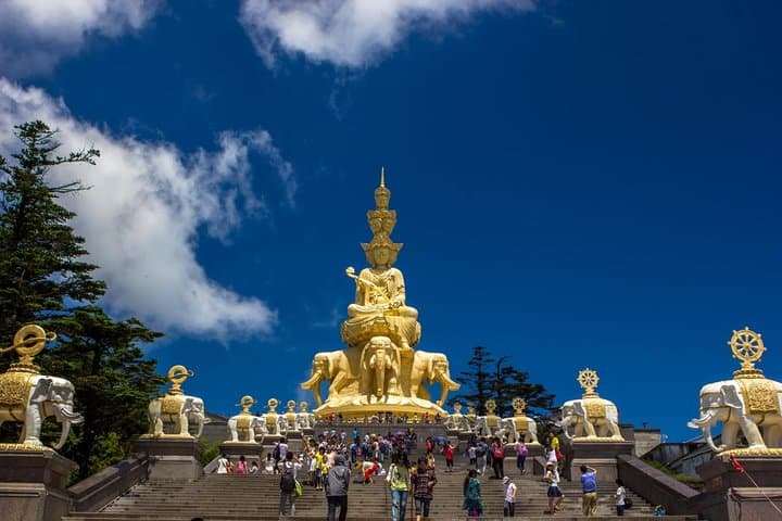 Chengdu Pandas, Leshan Giant Buddha & Mount Emei 2-Day Tour