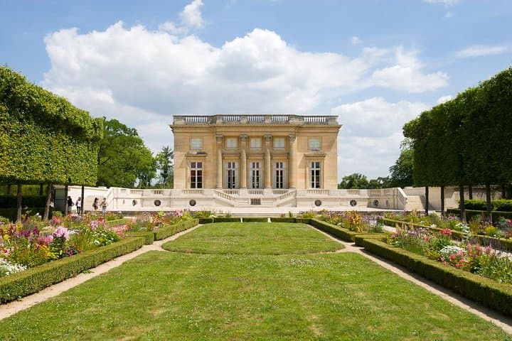 Private Versailles Day Tour: Skip-the-Line Palace, Gardens & Queen's Hamlet