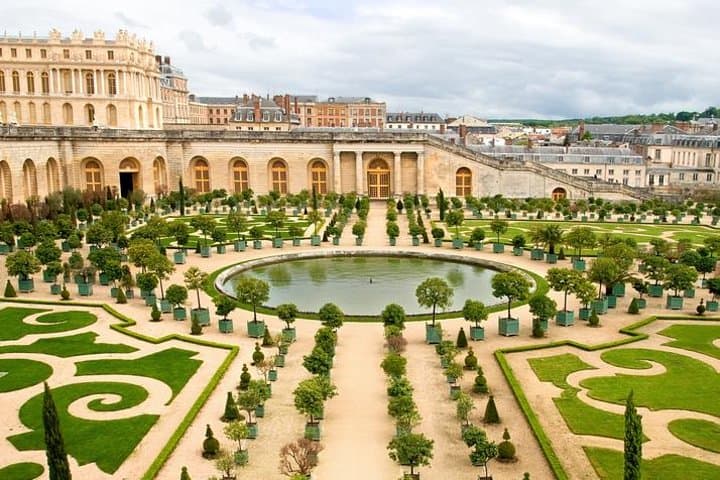 Private Versailles Day Tour: Skip-the-Line Palace, Gardens & Queen's Hamlet photo 2