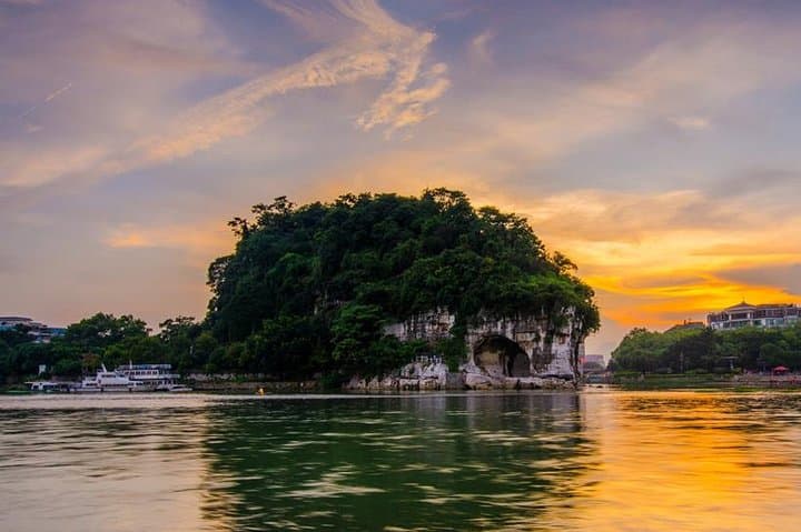 Guilin City Essentials: Reed Flute Cave, Elephant Trunk Hill & Fubo Hill Day Tour