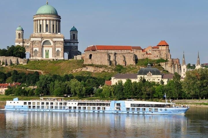 Budapest to the Danube Bend: Private Guided Day Tour to Visegrád, Esztergom & Szentendre