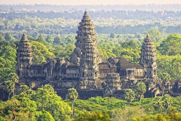 Best of Angkor Wat and Tonle Sap: 2-Day Private Tour from Siem Reap