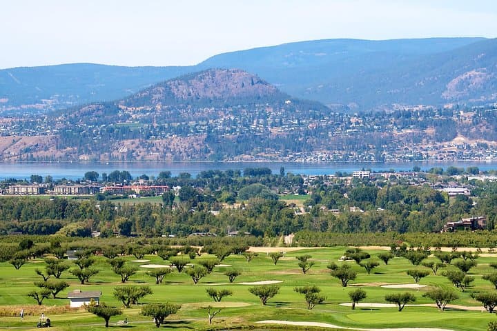 East Kelowna Wine Tour: Classic 4-Winery Tasting in the Okanagan Valley