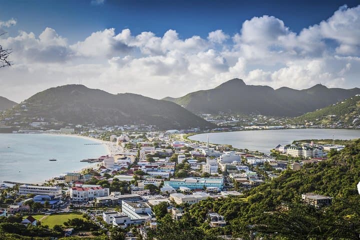 St-Martin and St Maarten Sightseeing: Beaches, Markets & Plane-Spotting in 4.5 Hours